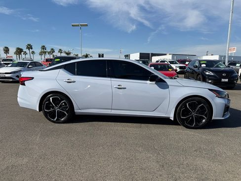 Certified 2023 Nissan Altima 2.5 SR image 7