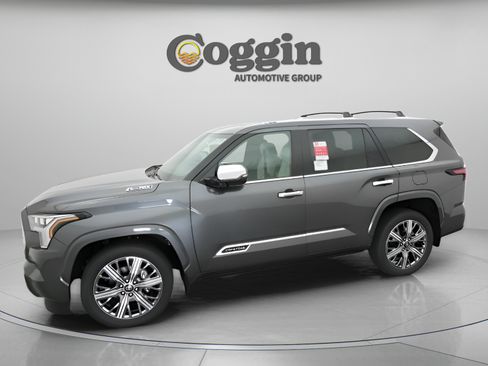 Used 2025 Toyota Sequoia Capstone AWD/4WD image 3