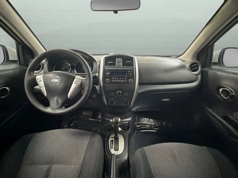 Used 2016 Nissan Versa SV FWD image 9