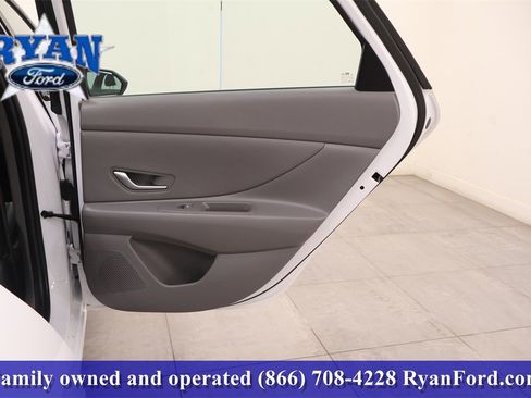 Used 2025 Hyundai Elantra Sport image 12