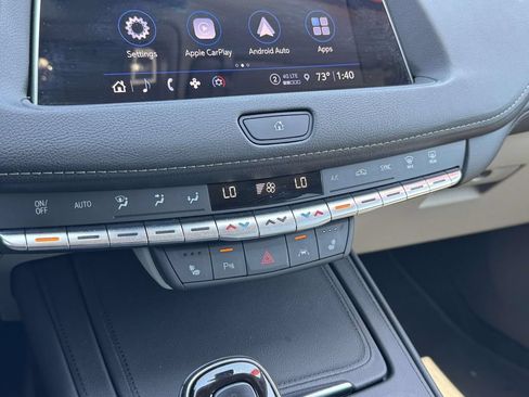 Used 2022 Cadillac XT4 Luxury w/ Cold Weather Package AWD/4WD image 29