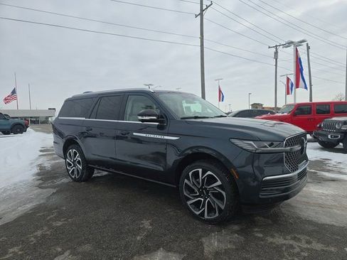 New 2026 Lincoln Navigator L Reserve AWD/4WD image 2