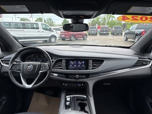Used 2024 Buick Enclave Essence AWD/4WD image 26