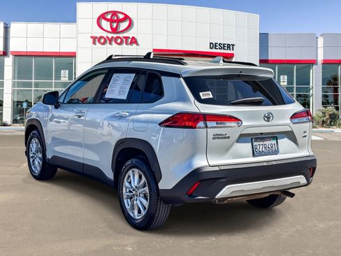 Certified 2022 Toyota Corolla Cross LE AWD/4WD image 5