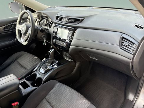 Used 2020 Nissan Rogue S FWD image 19