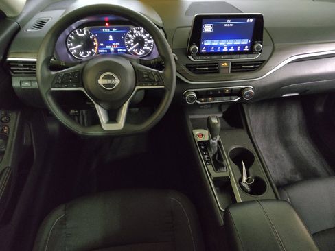 Used 2025 Nissan Altima 2.5 SV FWD image 22