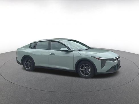 Used 2026 Kia K4 FWD image 2