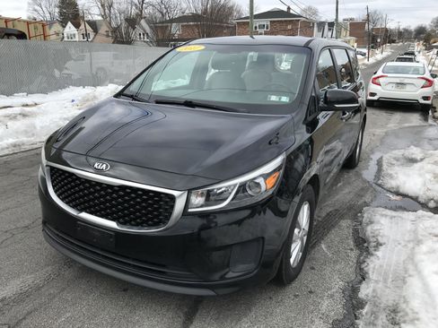 Used 2017 Kia Sedona L image 4