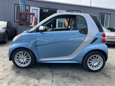 Used 2013 smart fortwo passion RWD image 5