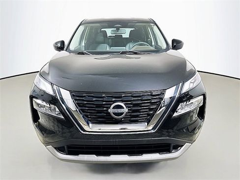 Used 2023 Nissan Rogue SV image 2