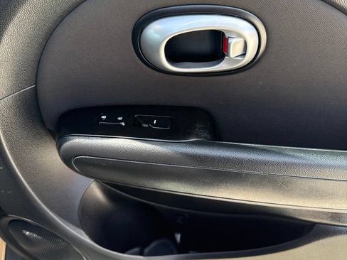 Used 2015 Kia Soul FWD image 24