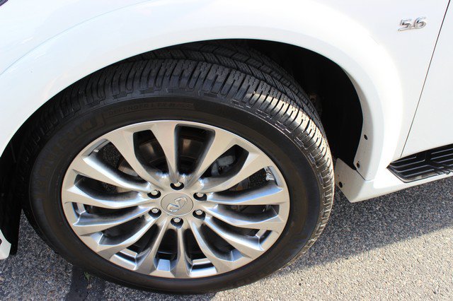 Used 2017 INFINITI QX80 4WD w/ Deluxe Technology Package image 3