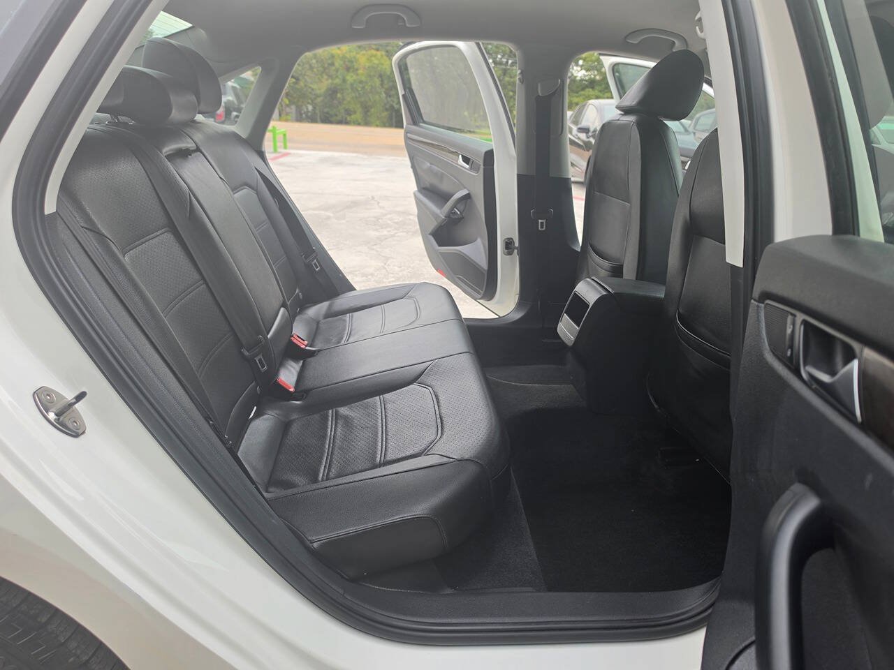 Used 2012 Volkswagen Passat 2.5 SE FWD image 28