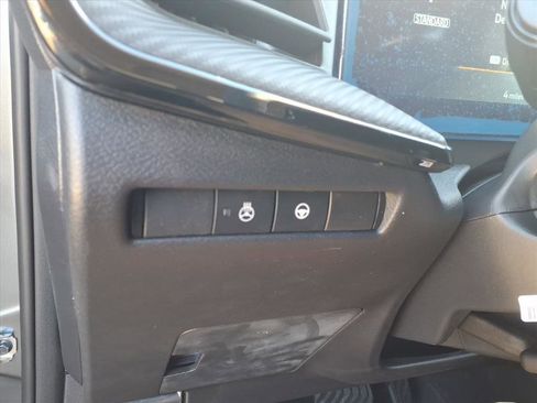 New 2026 Nissan Kicks SR image 19