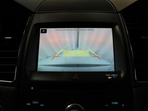 Used 2018 Ford Taurus SEL w/ Equipment Group 201A FWD image 4