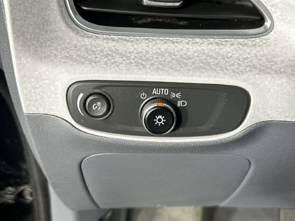 Used 2017 Chevrolet Bolt LT FWD image 20