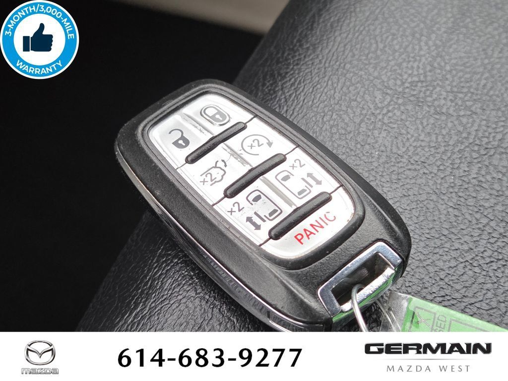 Used 2017 Chrysler Pacifica Touring-L FWD image 35