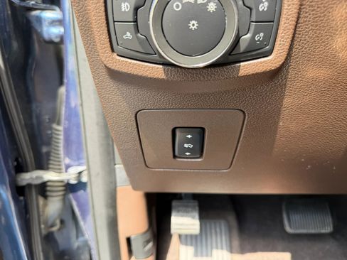 Used 2015 Ford F150 King Ranch w/ Equipment Group 601A Luxury AWD/4WD image 22