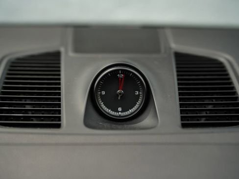 Used 2022 Porsche Cayenne Platinum Edition image 31