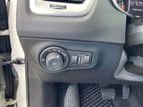 Used 2019 Jeep Compass Latitude w/ Popular Equipment Group AWD/4WD image 20