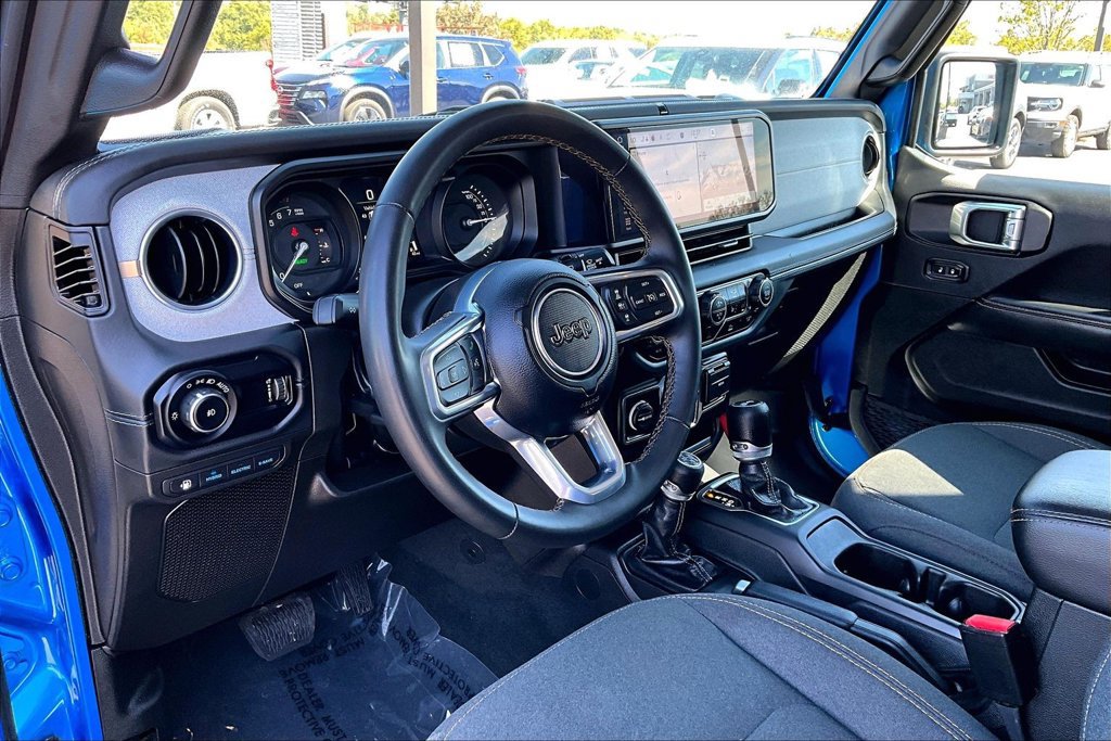 Used 2024 Jeep Wrangler Unlimited Sahara AWD/4WD image 18