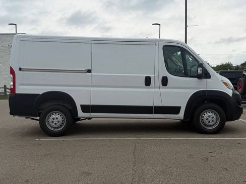 Used 2025 RAM ProMaster 2500 w/ Convenience Group FWD image 6