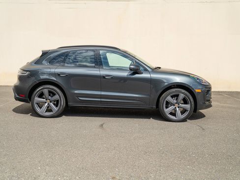 Certified 2025 Porsche Macan AWD/4WD image 8