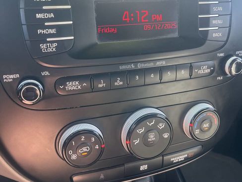 Used 2015 Kia Soul image 34