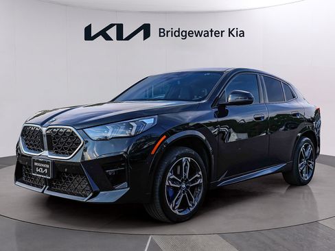 Used 2025 BMW X2 xDrive28i w/ M Sport Package AWD/4WD image 3