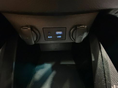 Used 2017 Hyundai Veloster Value Edition image 31