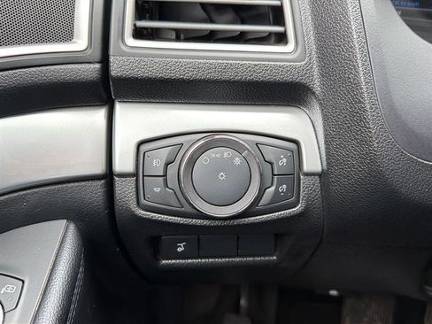 Used 2017 Ford Explorer XLT w/ Equipment Group 201A AWD/4WD image 8