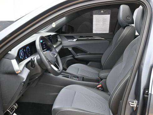Used 2025 Volkswagen Tiguan SE R-Line AWD/4WD image 14