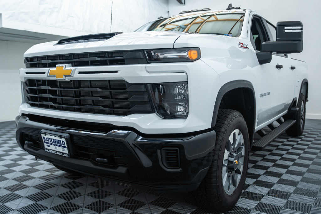 New 2026 Chevrolet Silverado 2500 Custom w/ Custom Convenience Package AWD/4WD image 3
