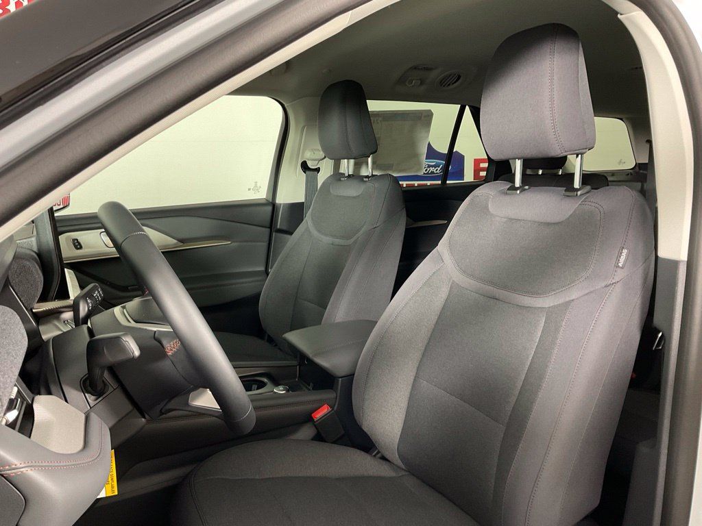 New 2026 Ford Explorer Active RWD image 14