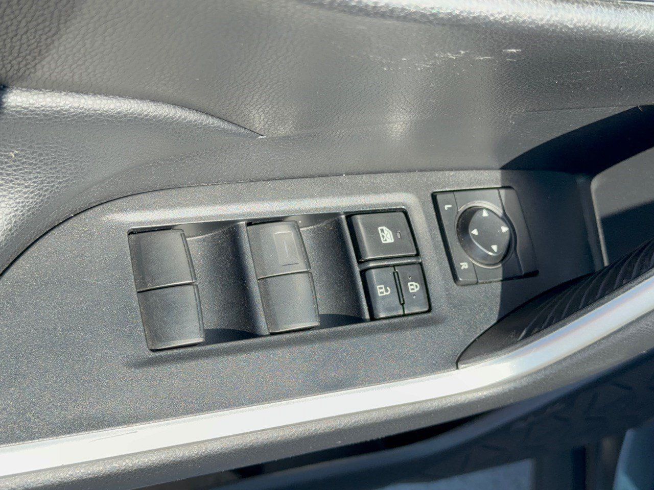 Used 2021 Toyota RAV4 XLE FWD image 15
