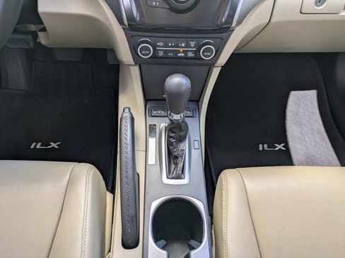 Used 2018 Acura ILX image 18