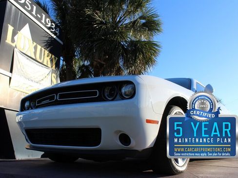 Used 2019 Dodge Challenger SXT image 1