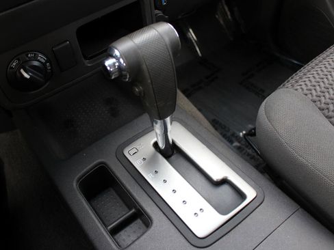 Used 2009 Nissan Frontier SE w/ SE Value Truck Pkg image 23