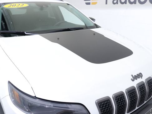 Used 2022 Jeep Cherokee Trailhawk image 11