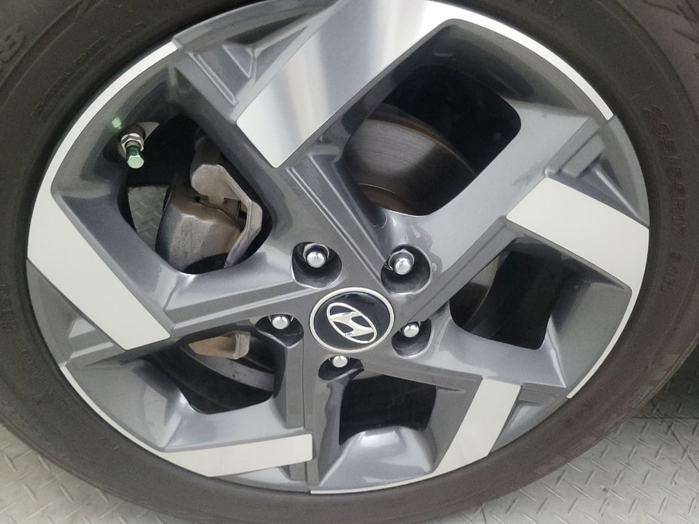 Used 2024 Hyundai Venue Limited FWD image 31