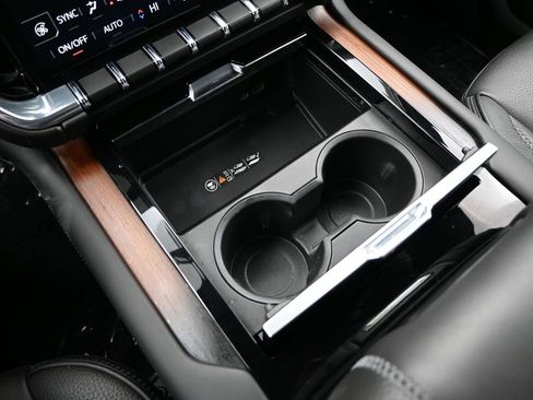 Used 2025 GMC Yukon XL Denali image 18