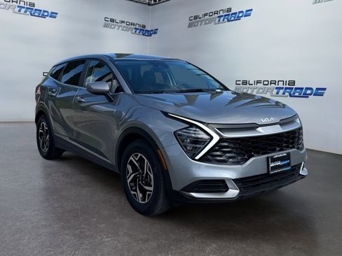 Used 2024 Kia Sportage LX image 3