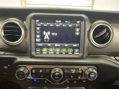 Used 2022 Jeep Wrangler Unlimited Rubicon 4xe w/ Cold Weather Group AWD/4WD image 10