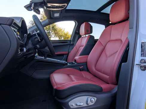 New 2026 Porsche Macan Turbo image 5