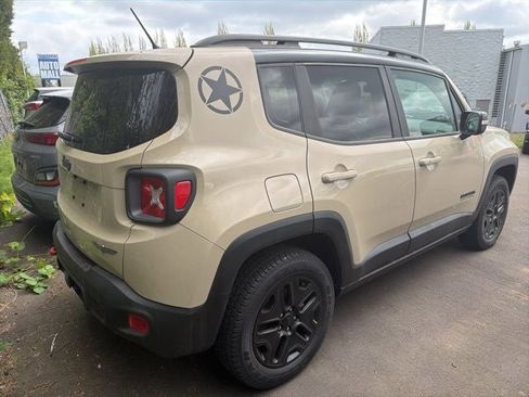 Used 2017 Jeep Renegade Trailhawk AWD/4WD image 4