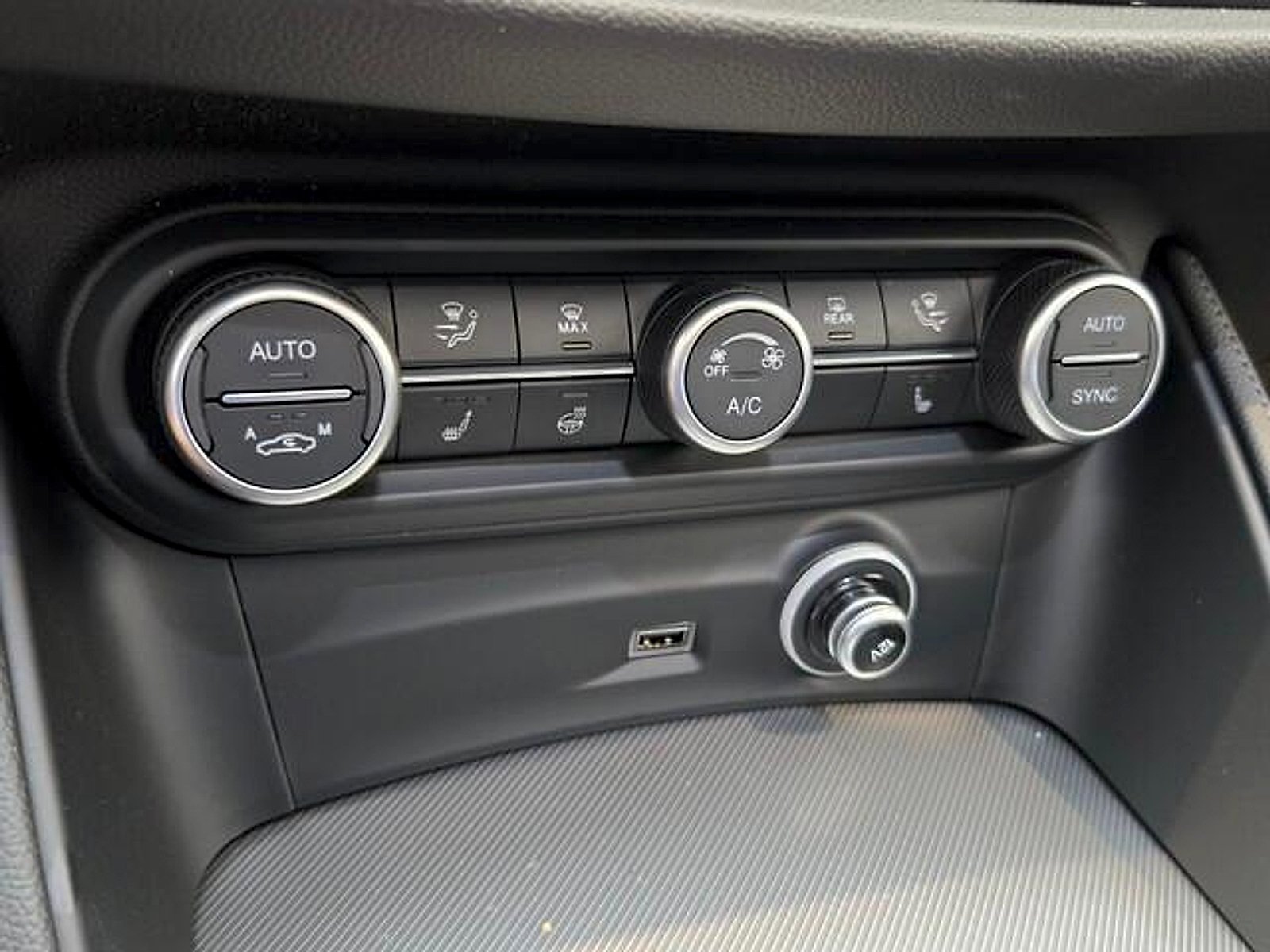 New 2026 Alfa Romeo Stelvio Sprint w/ Convenience Package AWD/4WD image 8