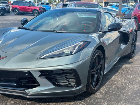 Used 2024 Chevrolet Corvette Stingray Preferred Conv w/ Z51 Performance Package RWD image 9