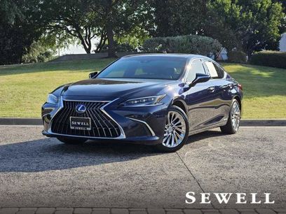 Certified 2022 Lexus ES 300h Ultra Luxury w/ Accessory Package 2