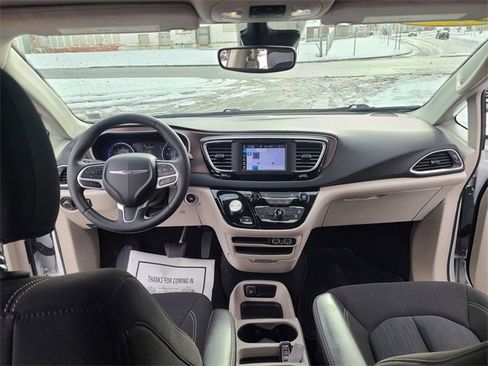 Used 2024 Chrysler Voyager LX image 10