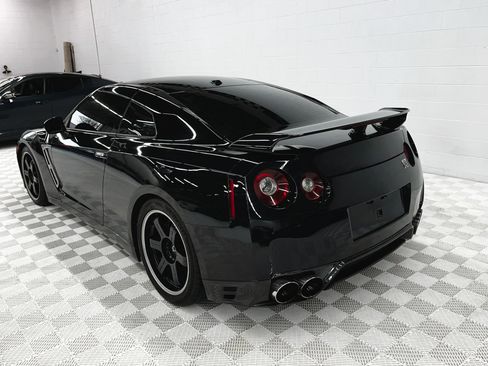 Used 2016 Nissan GT-R Premium image 13